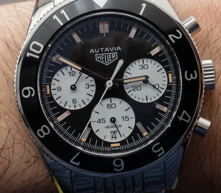 Die Tag Heuer Autavia Calibre Heuer 02 Replica Uhren Verfügt Über Ein Ganzstahlgehäuse Und Ein Poliertes Armband