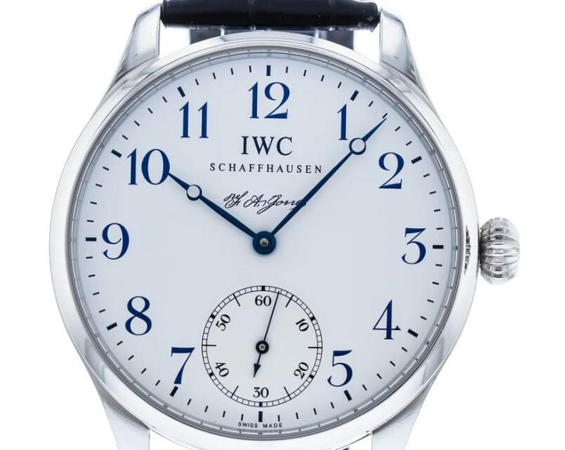 IWC Replica Hat Das Gehäuse Speziell Für Große Taschenuhrwerke Konzipiert